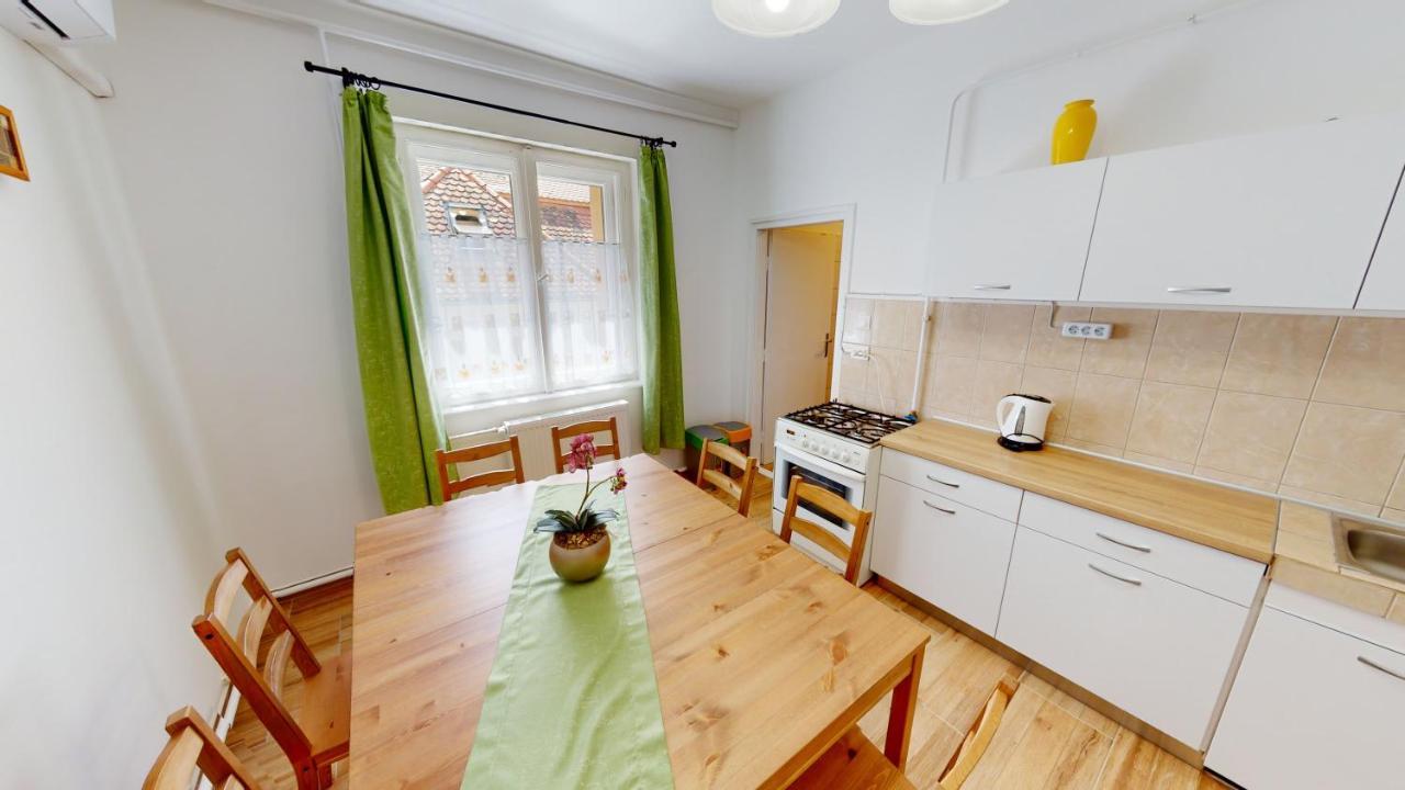 Family Apartman Mişcolţ Exterior foto