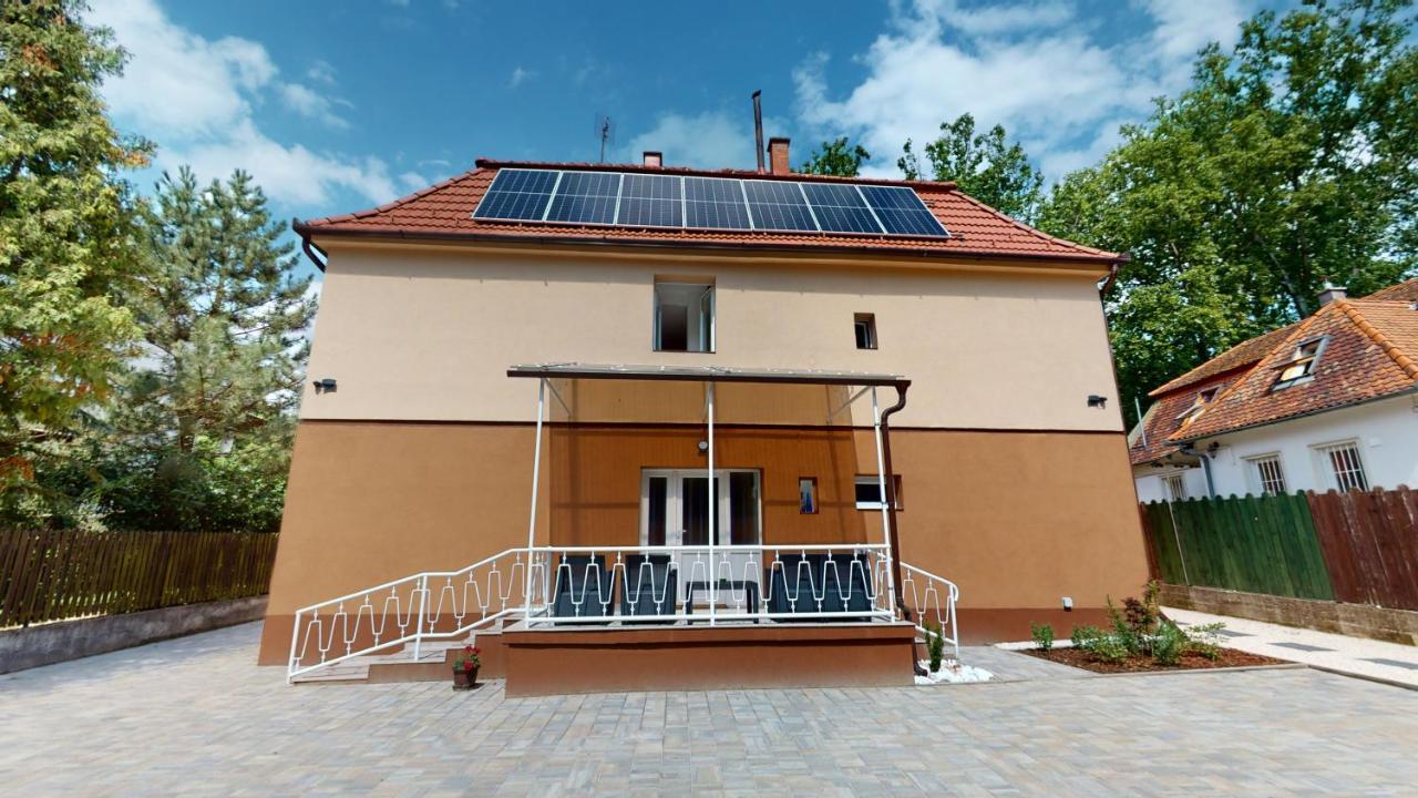 Family Apartman Mişcolţ Exterior foto