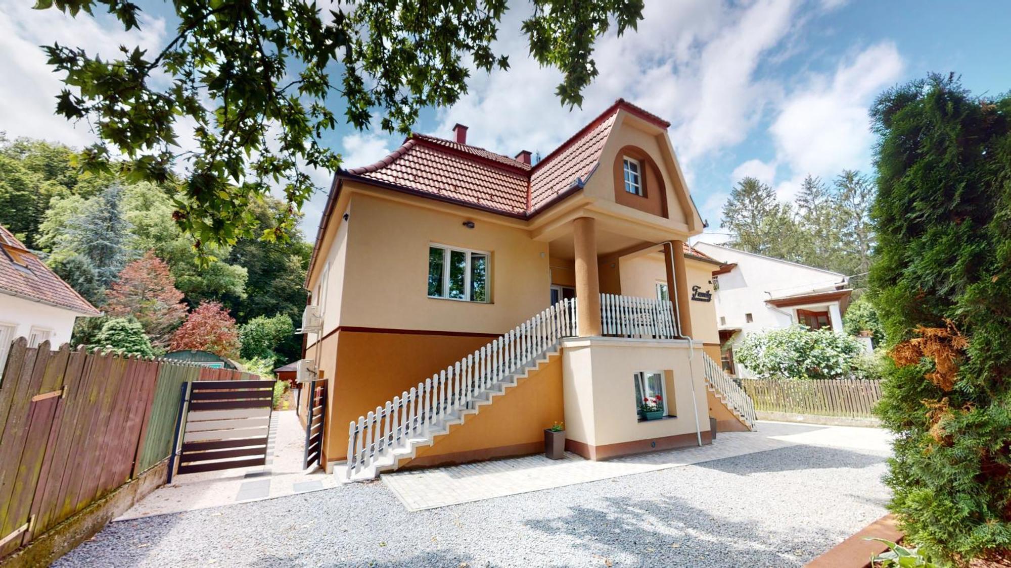 Family Apartman Mişcolţ Exterior foto